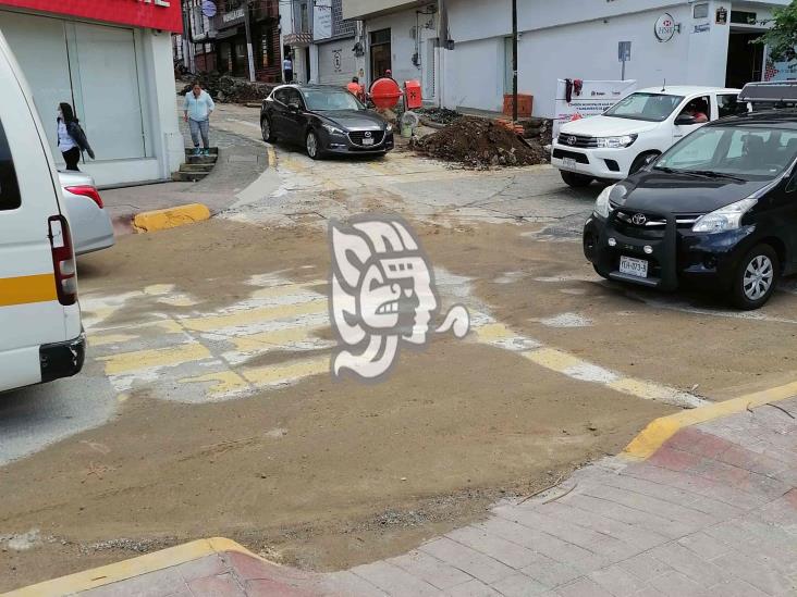 ”Duna” invaden paso peatonal de la avenida Ávila Camacho de Xalapa