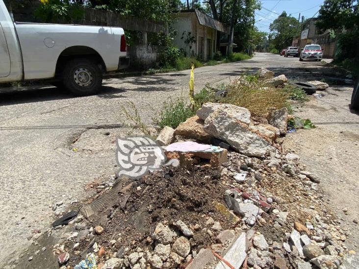 Obras inconclusas en la colonia Petrolera, peligro para automovilistas