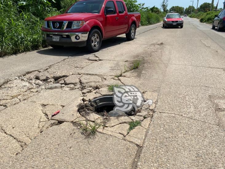 Obras inconclusas en la colonia Petrolera, peligro para automovilistas