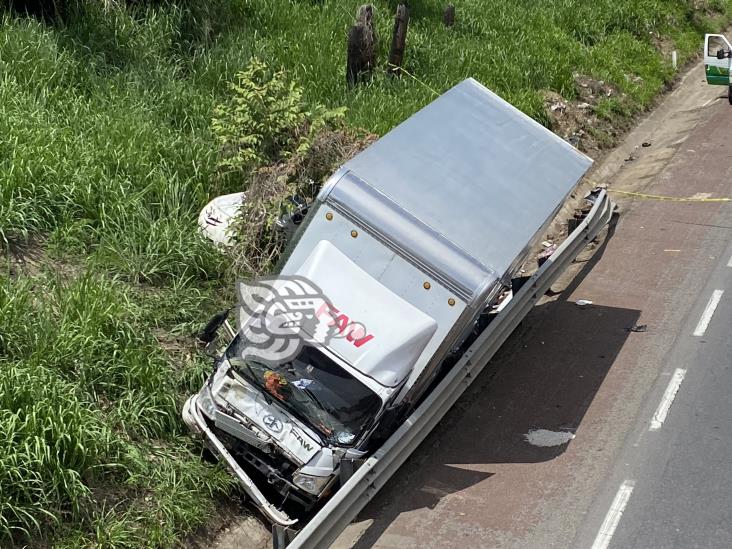 ( + Video) Tractocamión impacta auto en la Cosolea-Nuevo Teapa; muere niño de 7 años