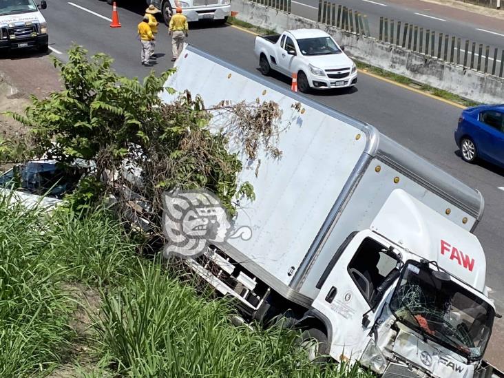 ( + Video) Tractocamión impacta auto en la Cosolea-Nuevo Teapa; muere niño de 7 años