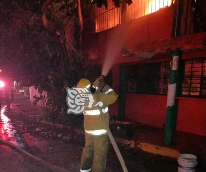 Arde vivienda de Cosoleacaque por corto circuito