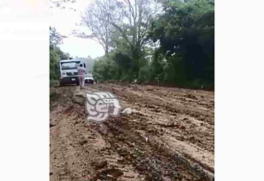 (+Vídeo) "Lanzan S.O.S", destrozados los caminos rurales de Texistepec