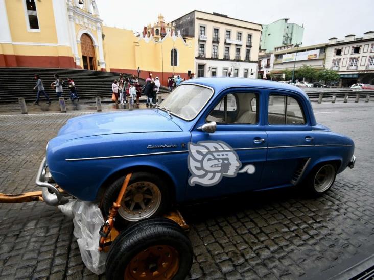 Festejan el Día de Padre con desfile de autos clásicos