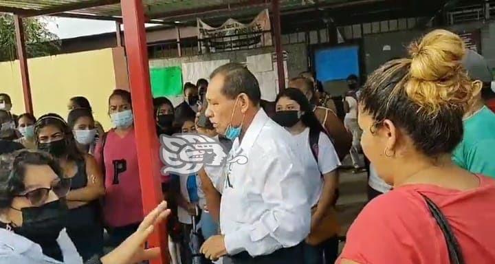 Protestan en secundaria de Chinameca por falta de maestros