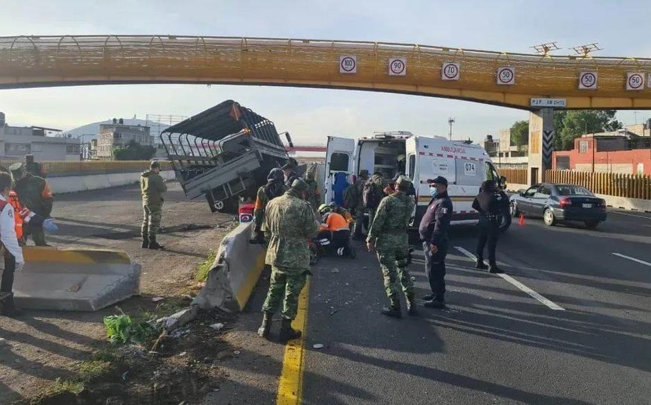 Vuelca camión con militares en la México-Puebla; hay al menos tres lesionados