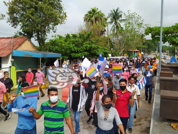 (+Video) Policía viola derechos de migrantes al capturarlos: Padre Baxin