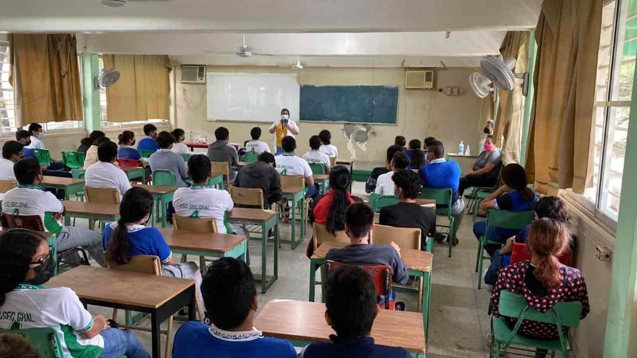 En Veracruz, escuela secundaria suspende clases presenciales por contagios de covid