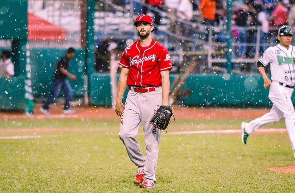 Cortan al pitcher israelí Joey Wagman del Águila de Veracruz