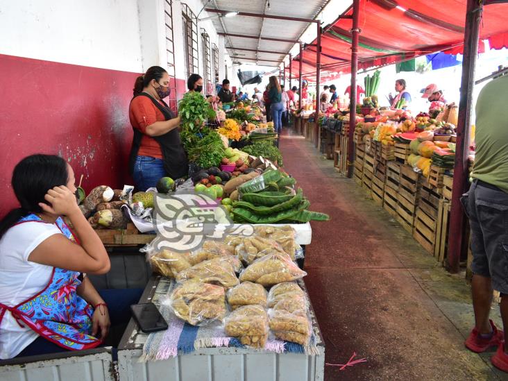 (+Video) Coyotaje eleva precios en el Mercado Morelos