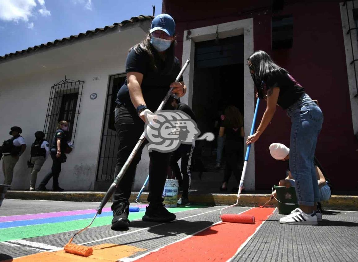 Truena vocero de la Iglesia de Xalapa contra arcoíris en paso peatonal