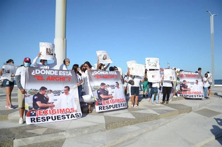 Marchan para exigir aparezca el director de la Policía Vial de Veracruz desaparecido