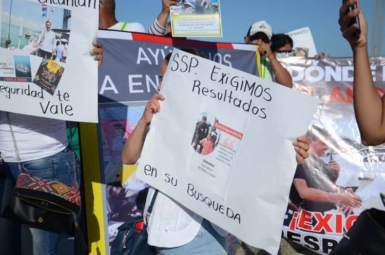 Marchan para exigir aparezca el director de la Policía Vial de Veracruz desaparecido