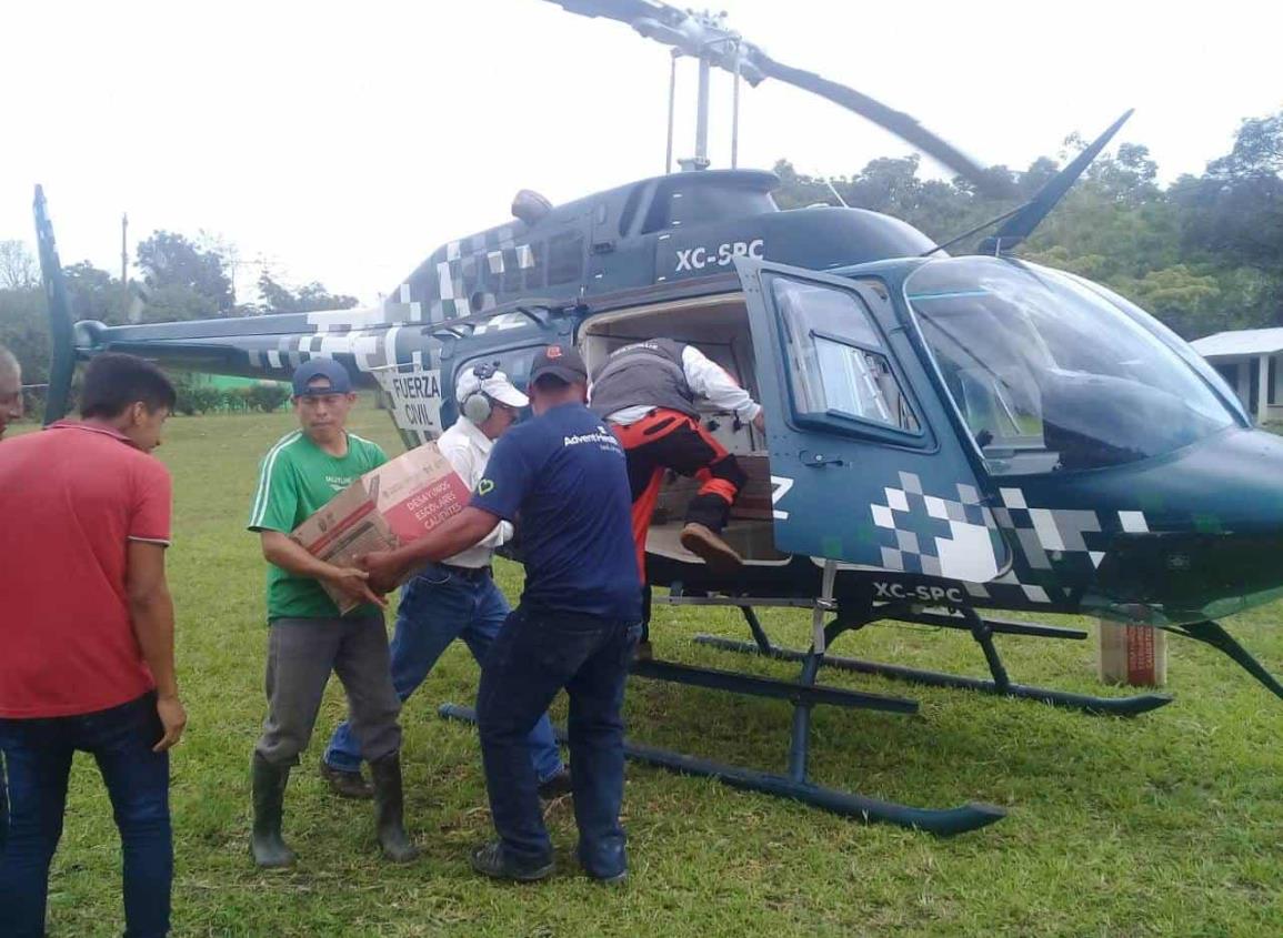 Llega ayuda aérea a comunidades en Las Choapas