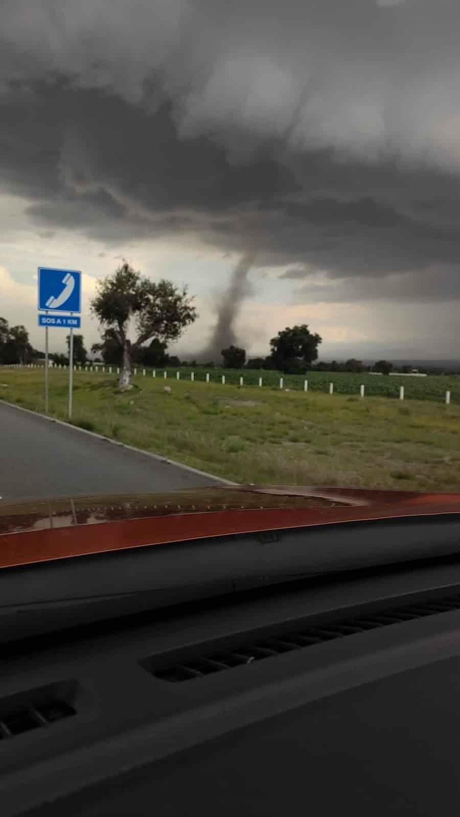 Sorprende fuerte tornado a los habitantes de Ixtenco, Tlaxcala