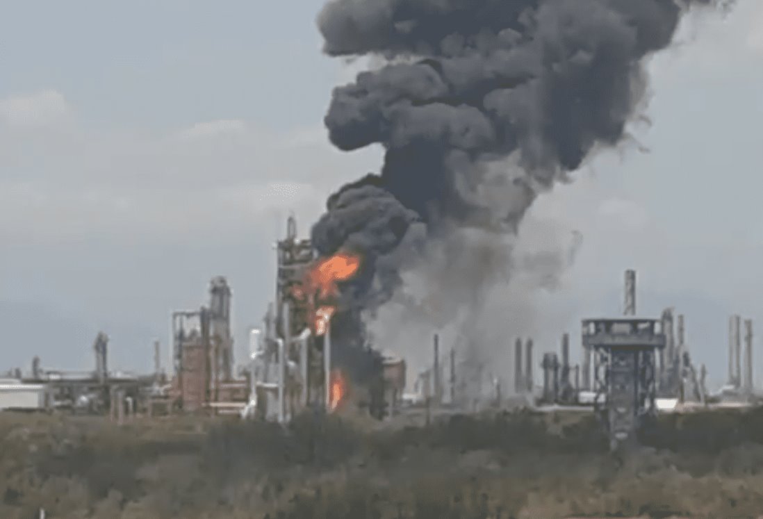 Controlan incendio en Refinería de Cadereyta, NL (+Video)