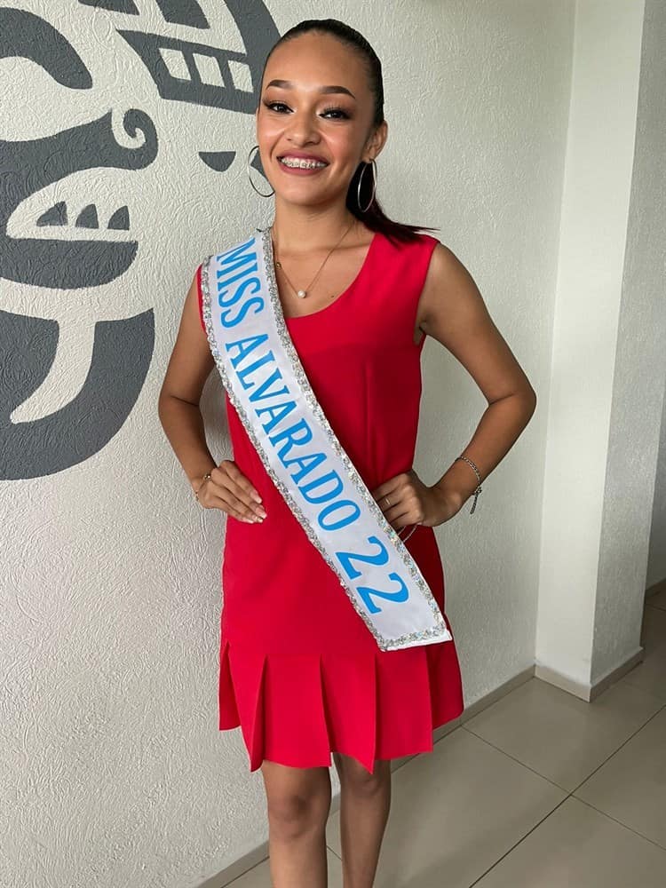 Comité de la organización Miss Mundo Alvarado visita periódico Imagen de Veracruz