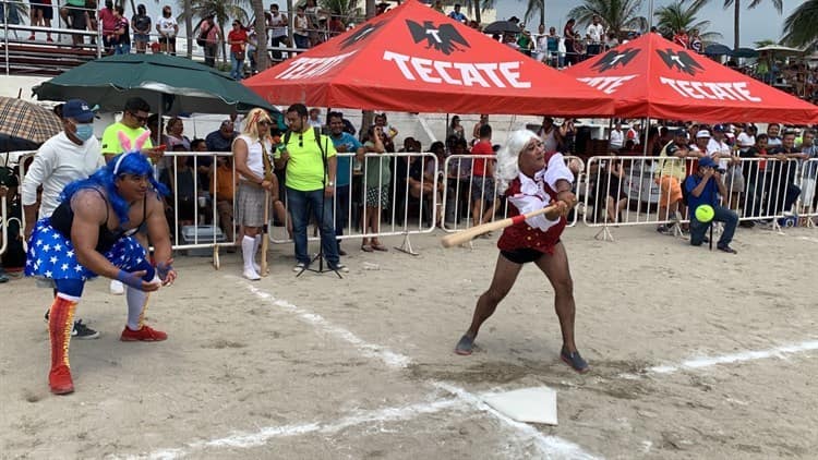 Regresó tradicional partido playero de Solteras vs Casadas previo al Carnaval