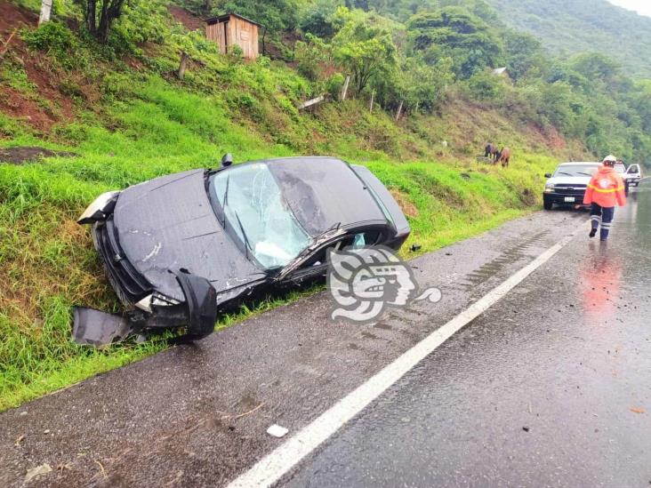 Vuelca vehículo en la autopista Córdoba-Puebla; hay dos lesionados