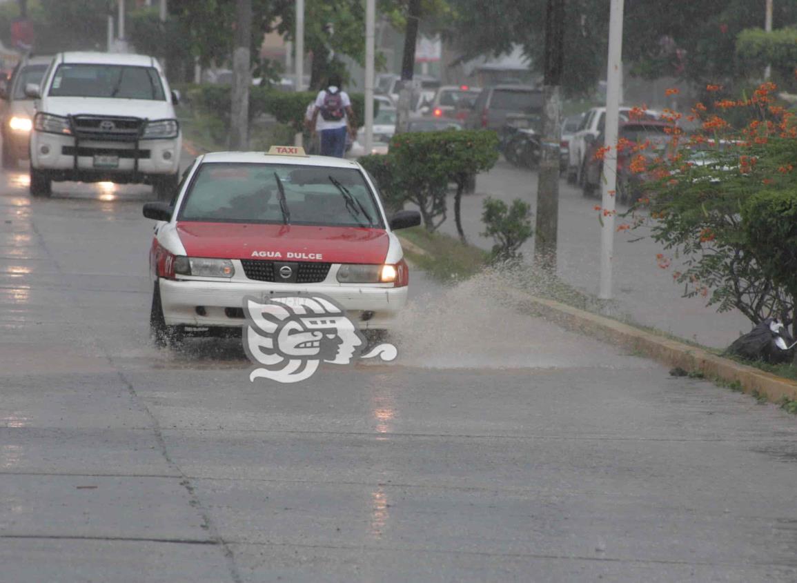 Lluvias no dejan estragos graves en Agua Dulce: Protección Civil