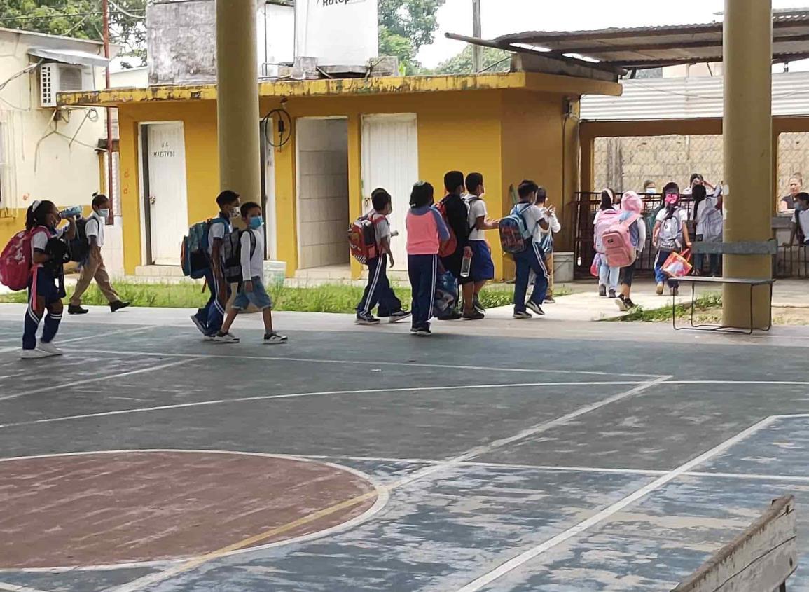 Escuelas de Moloacán cumplen con medidas sanitarias