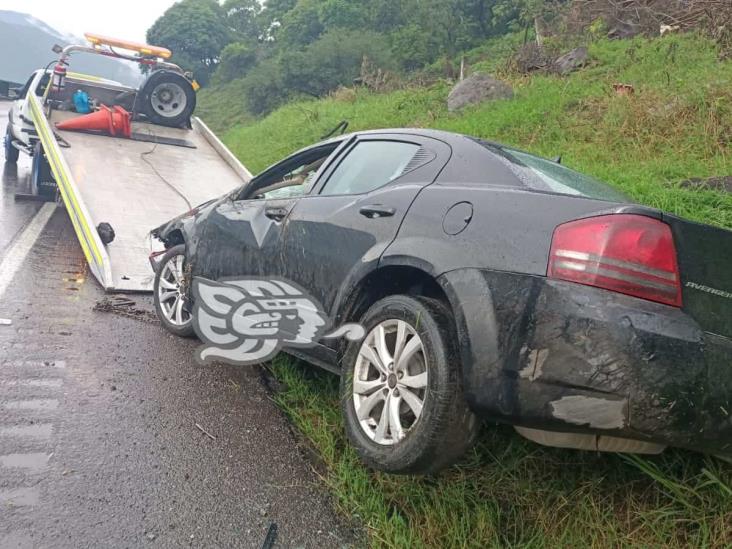 Vuelca vehículo en la autopista Córdoba-Puebla; hay dos lesionados