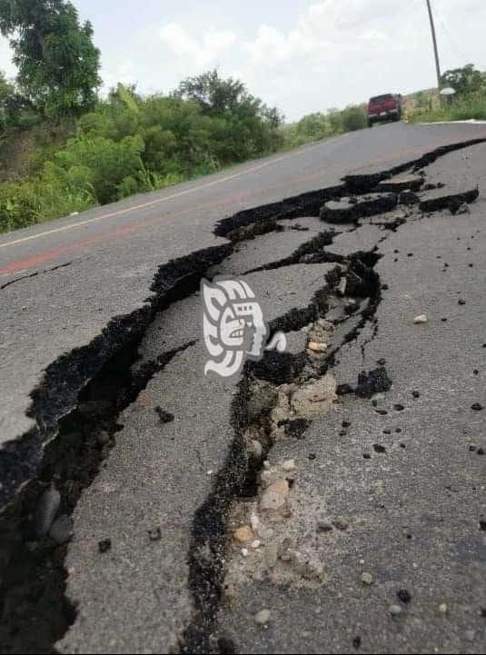 En Papantla, carretera que costó 55 mdp fue dañada por las lluvias