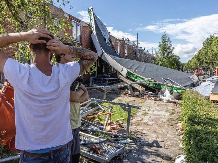 (+Video) Tornado arrasa con el vecindario de Zierikzee en Países Bajos