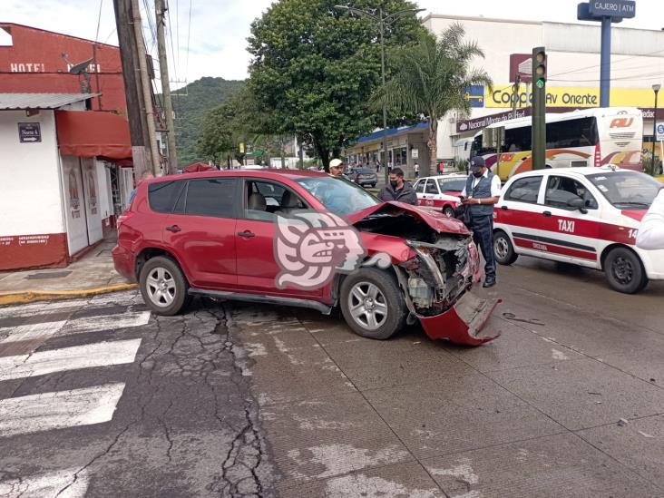 Doble accidente enloquece la vialidad en Orizaba