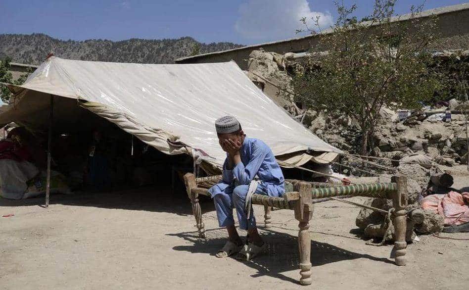 Ya suman 155 niños muertos tras terremoto en Afganistán