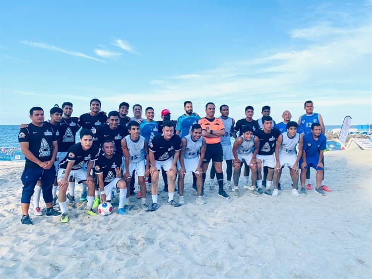 Gana equipo de CEULVER Torneo de Futbol Playero en Veracruz