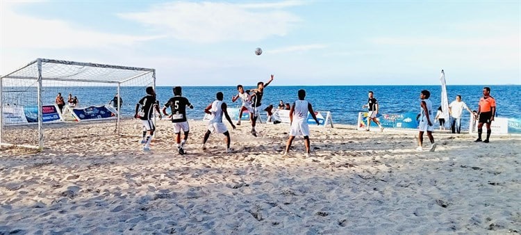 Gana equipo de CEULVER Torneo de Futbol Playero en Veracruz