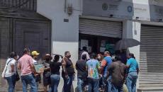 Largas filas en las oficinas de Hacienda de Veracruz por plazo de emplacamiento