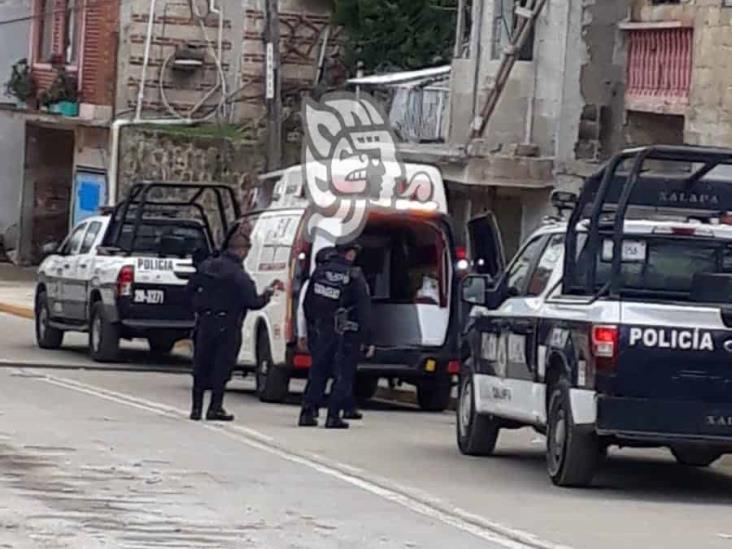 Albañil, lesionado al caerle andamio en poblado de Xalapa