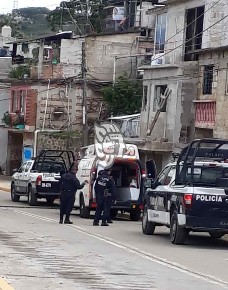 Albañil, lesionado al caerle andamio en poblado de Xalapa