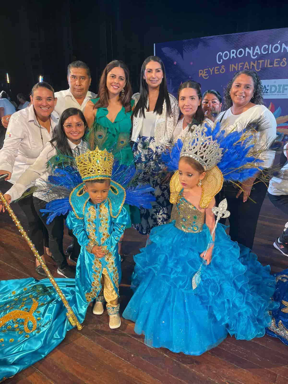 Realizan coronación de reyes infantiles del CAIC en Veracruz