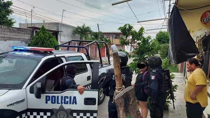 Hombre golpea a su exnovia tras verlo con su nueva pareja en Martínez de la Torre