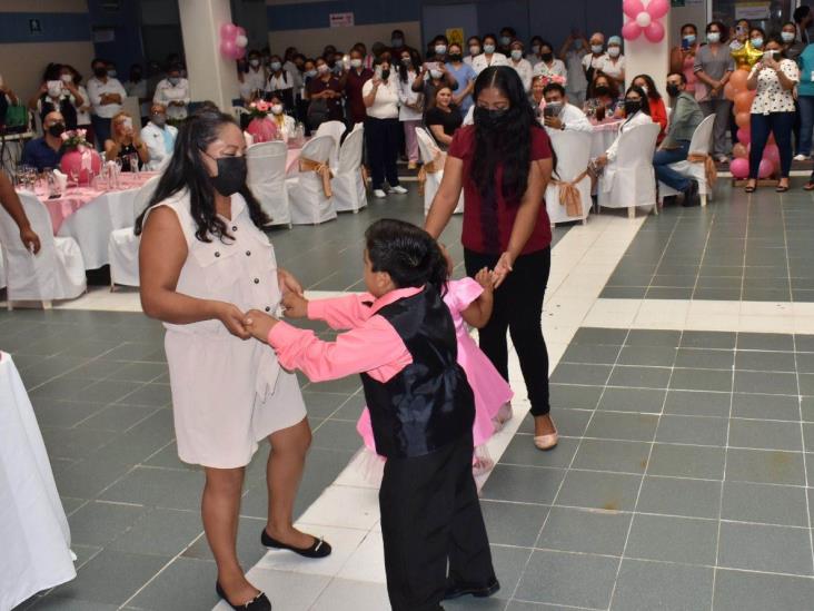 Desde el hospital sigue soñando y celebra sus XV años