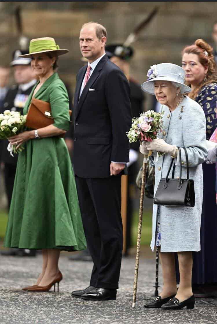 Reina Isabel II viaja a Escocia para iniciar eventos tradicionales