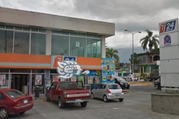 Ladrones asaltan tienda de conveniencia en Orizaba