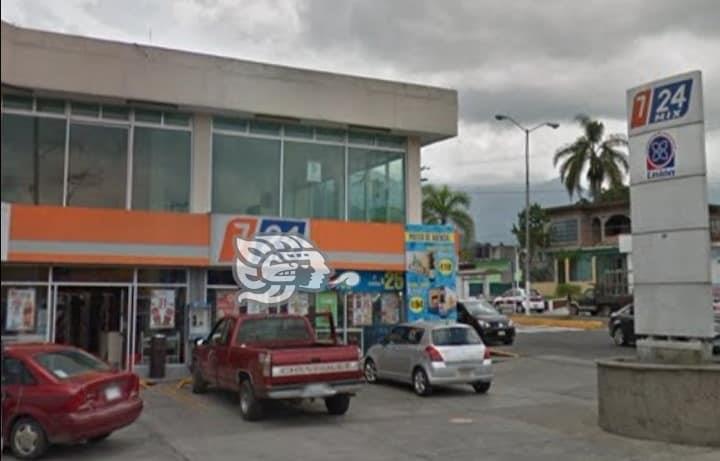 Ladrones asaltan tienda de conveniencia en Orizaba