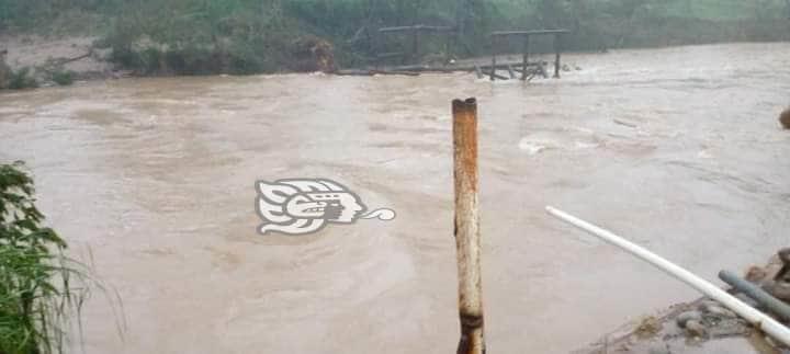 Dos comunidades afectadas en Las Choapas por caída de puente