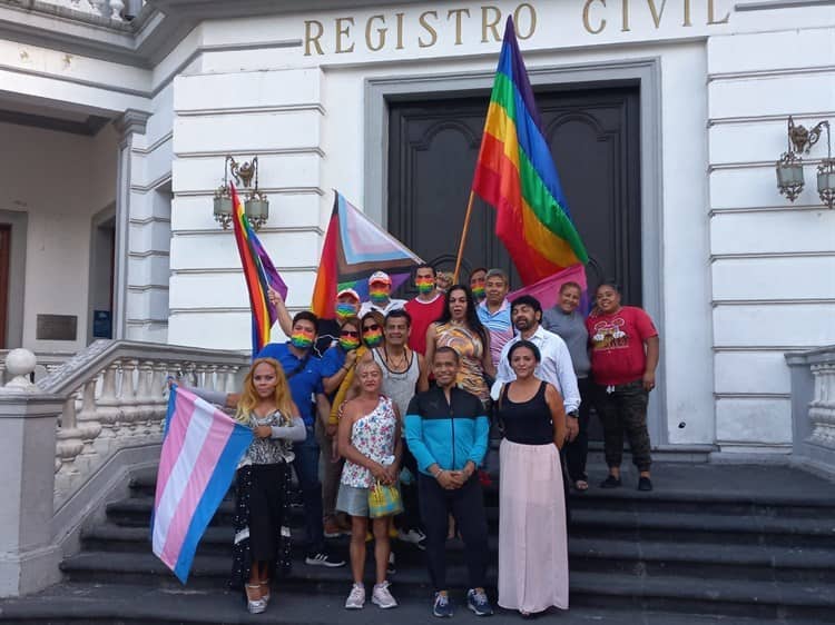 Posponen encendido de luces de la comunidad LGBTIQ+ en el Registro Civil de Veracruz