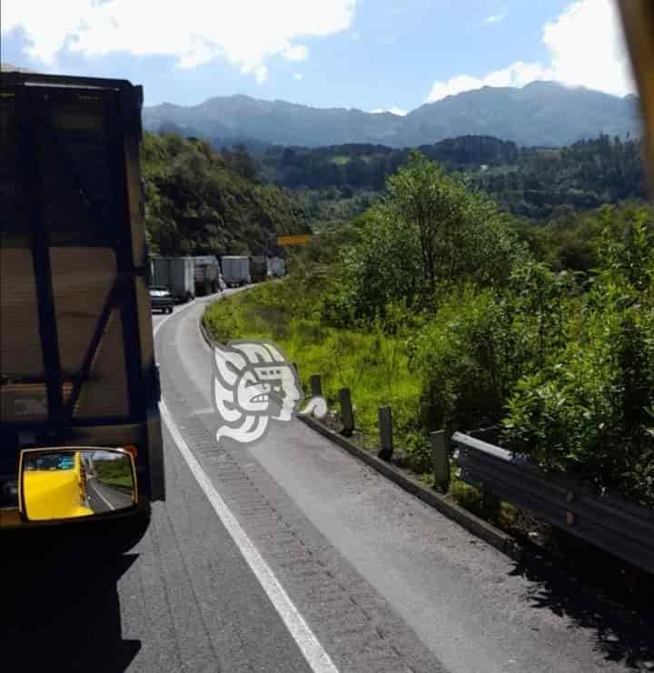 Volcadura de tráiler dejó cierre parcial en la autopista Puebla- Orizaba