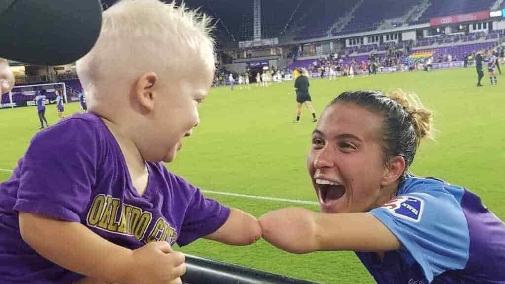 Carson Pickett, la primera jugadora con discapacidad en jugar con el USWNT