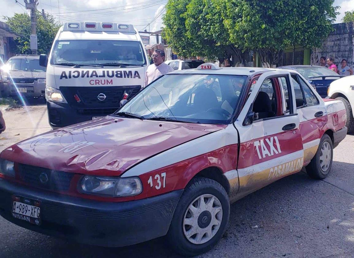 Camión de carga impacta a taxista en Cosamaloapan, una mujer resultó lesionada