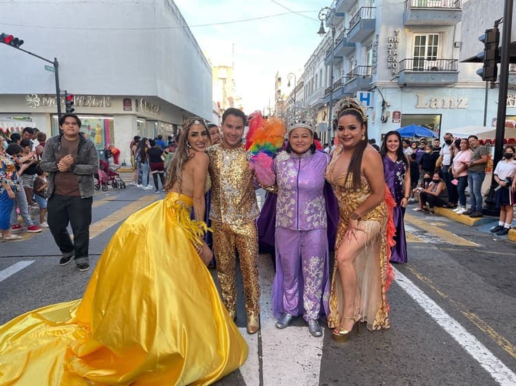 Coronan a reyes de la comunidad LGBTTI en Veracruz por Carnaval de Veracruz 2022