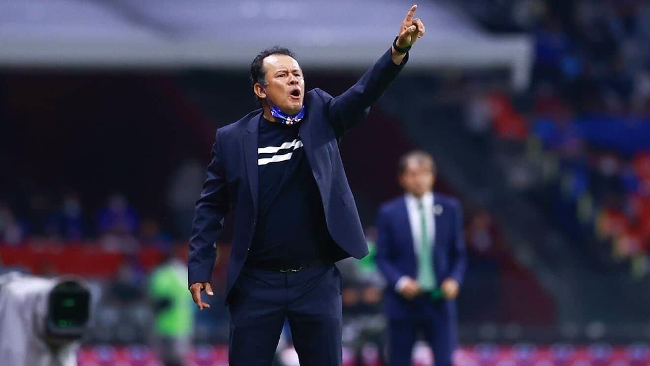 ¡Cruz Azul demanda a Juan Reynoso! Pretende evadir indemnización