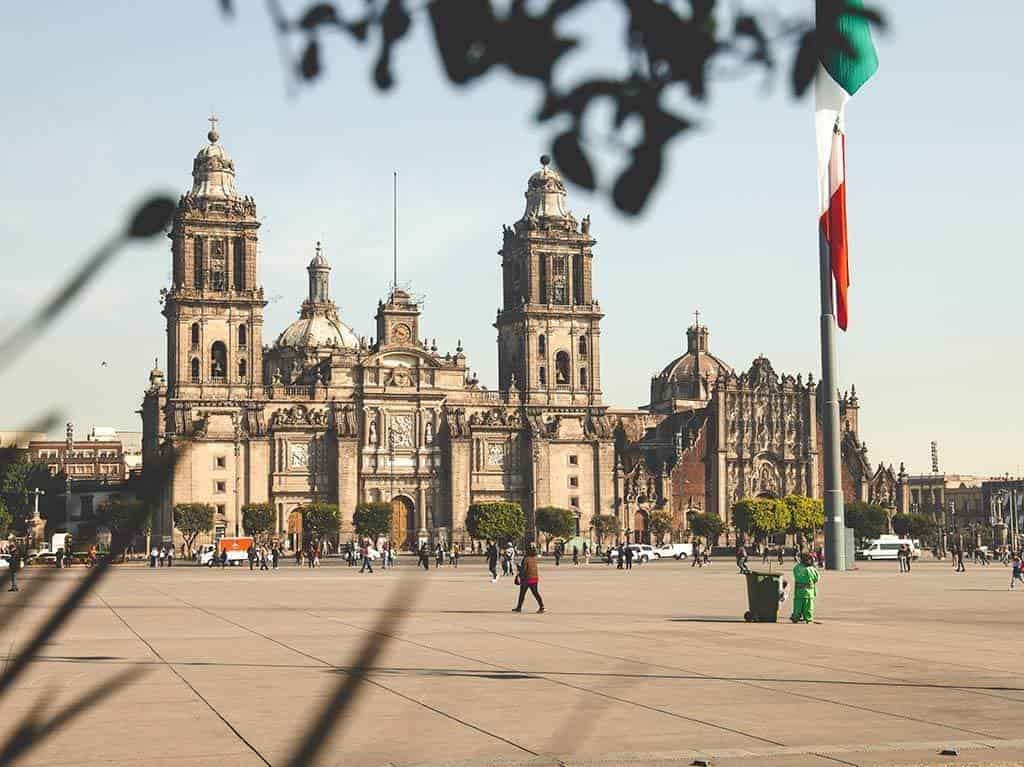 Descubre INAH cuatro cuerpos de niños aztecas en Centro Histórico de CDMX