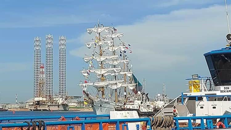 Buque escuela Cuauhtémoc llega a puerto de Dos Bocas, Tabasco